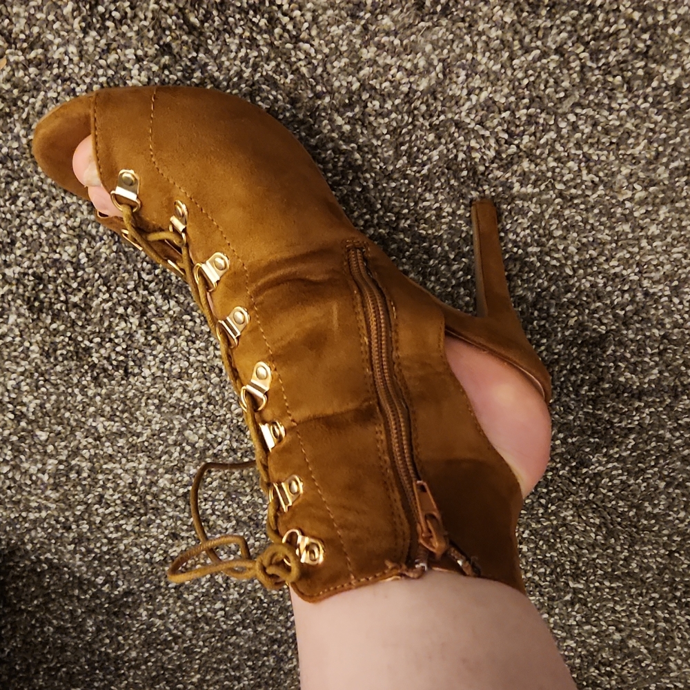 BellaMarie Tan heels - Picture 1 of 6